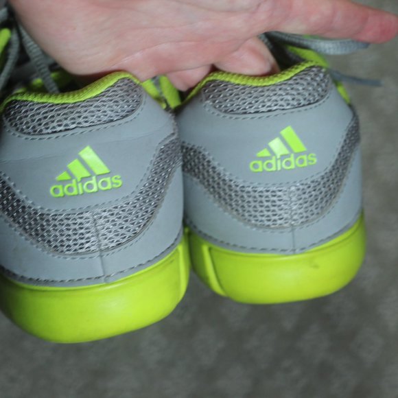 Athletic_Shoes
